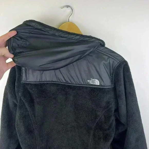 The North Face Womens Fuzzy Jacket with Hood - Warm and Stylish - Picture 4 of 6
